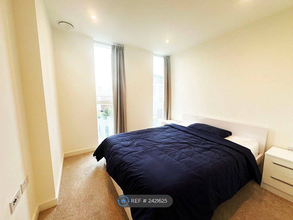 Property photo 2 of 18 Main Bedroom