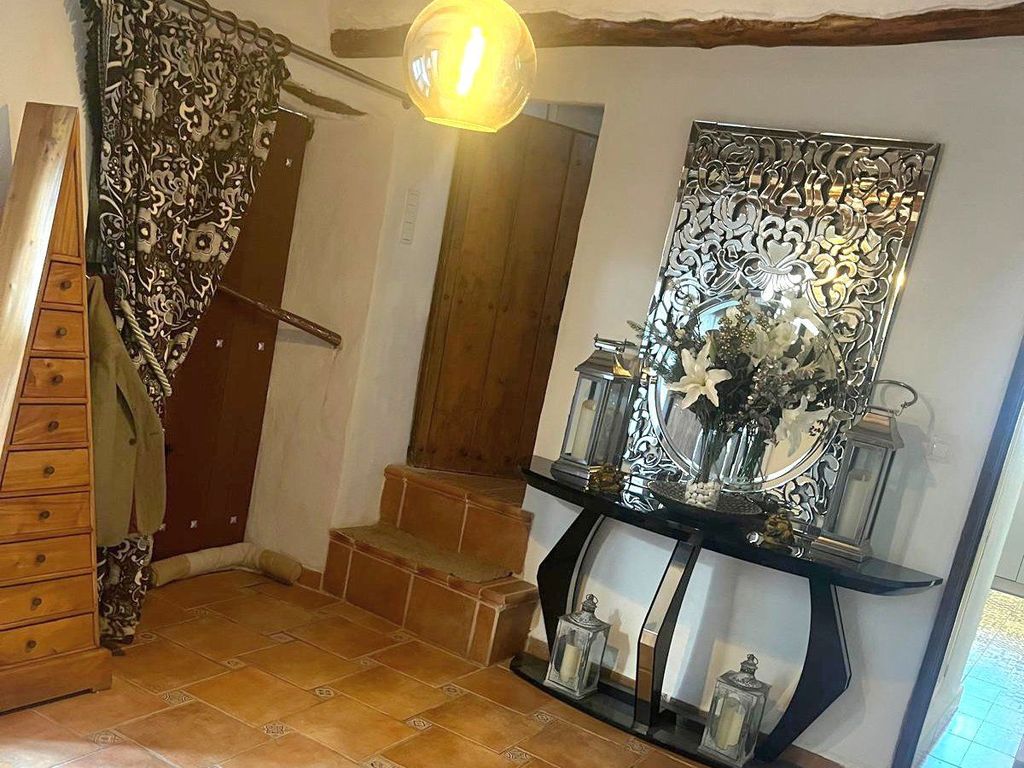 Property photo 3 of 46