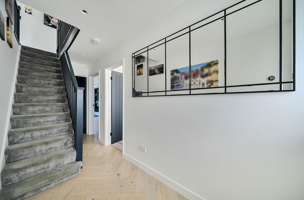 Property photo 2 of 22 Hallway