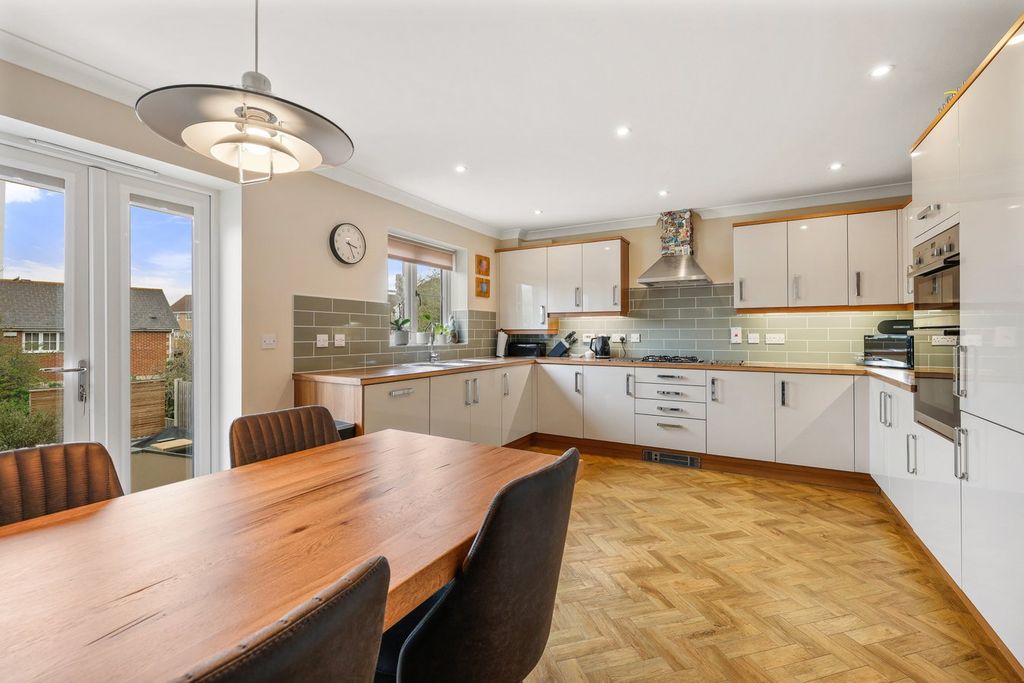 Property photo 2 of 18