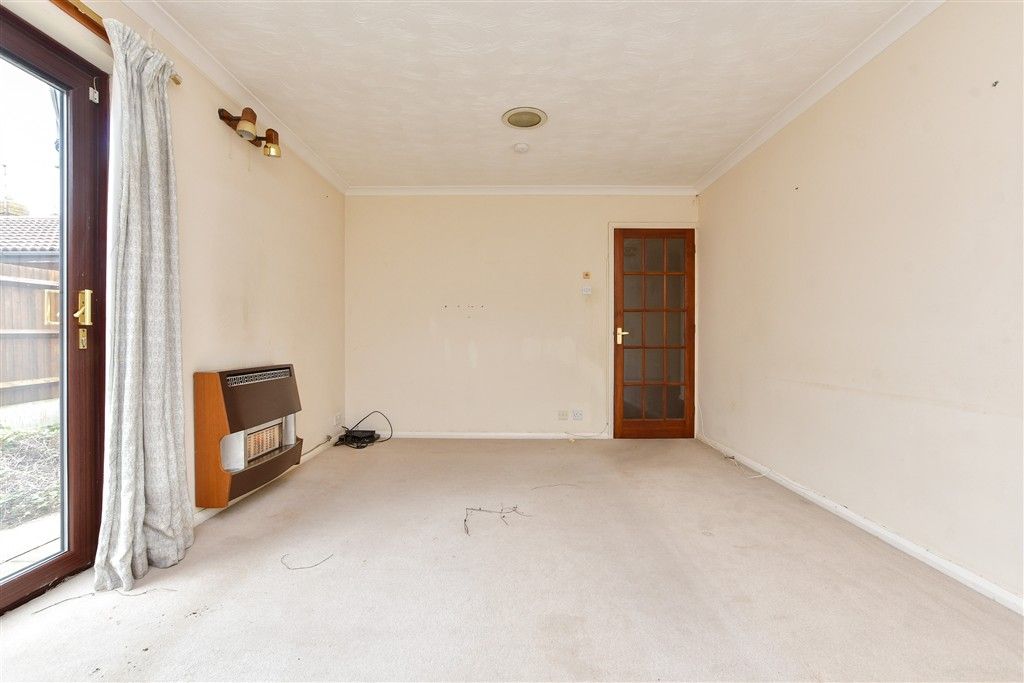 Property photo 3 of 11 Lounge