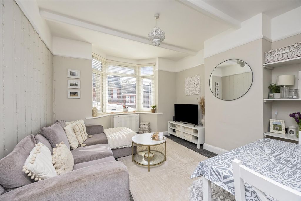 Property photo 3 of 17 Sitting/Dining Room