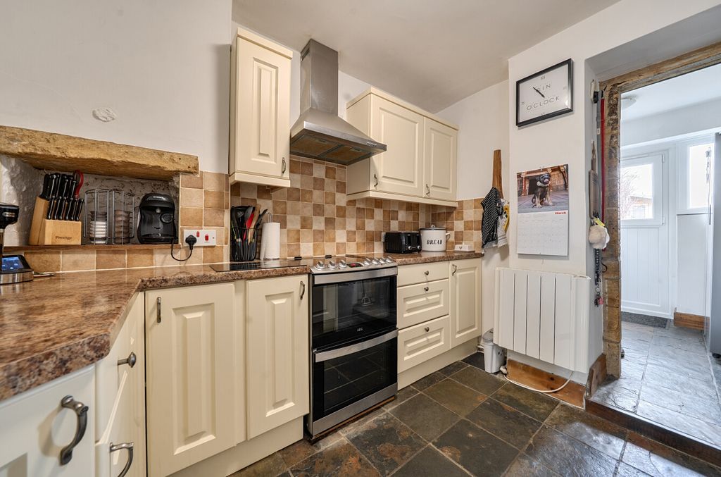 Property photo 3 of 18 1433597-13-69c545...