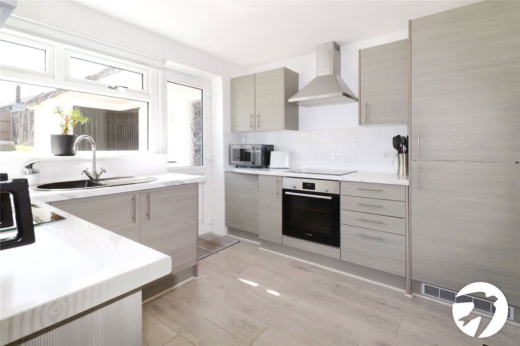 Property photo 3 of 21 Picture No. 17