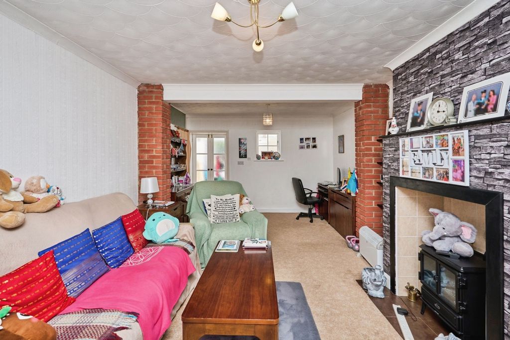 Property photo 3 of 17 Photo