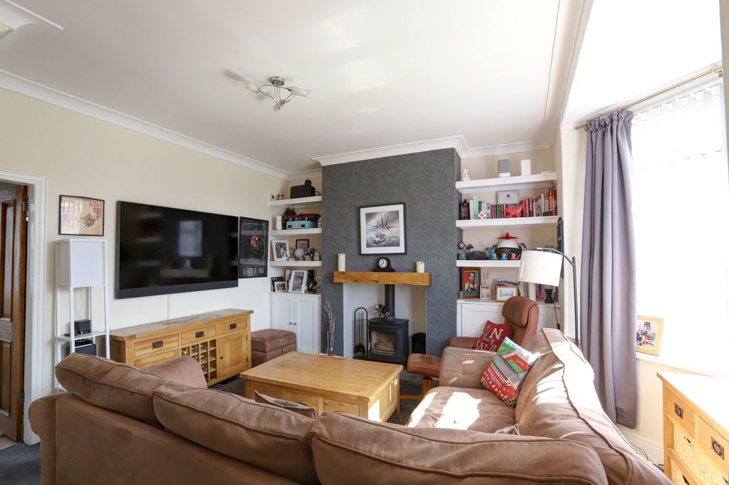 Property photo 2 of 23 Lounge