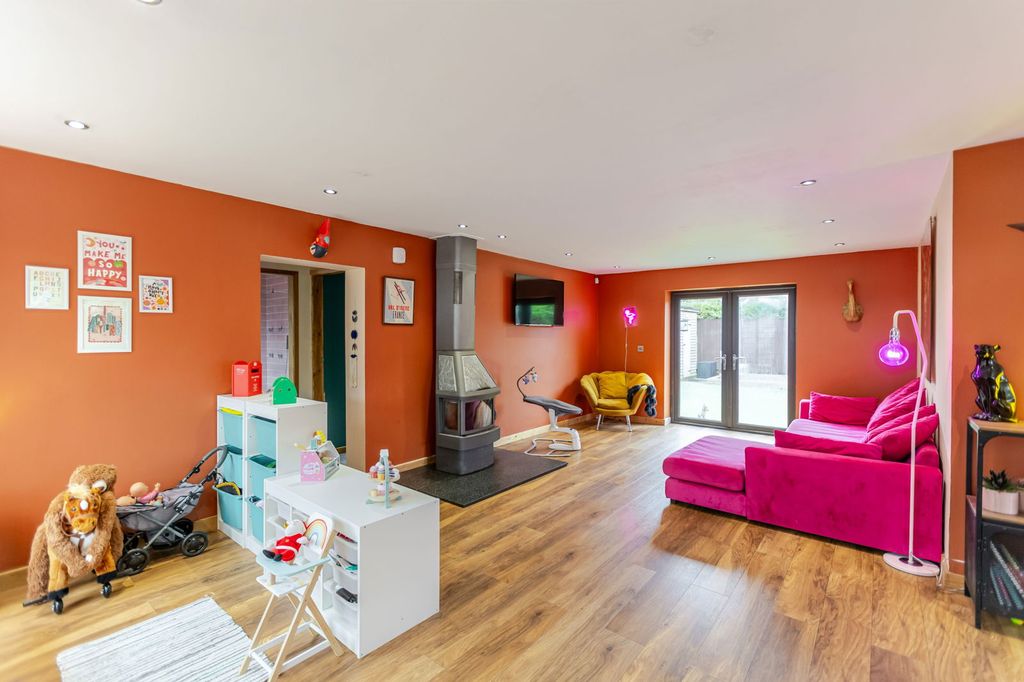 Property photo 2 of 19