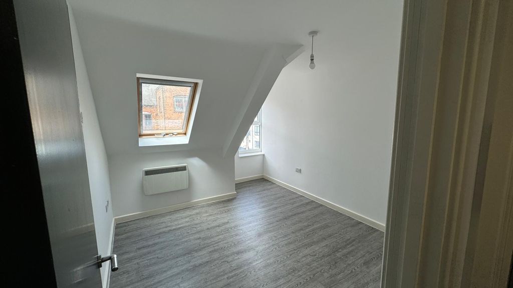 Property photo 3 of 8 Bedroom