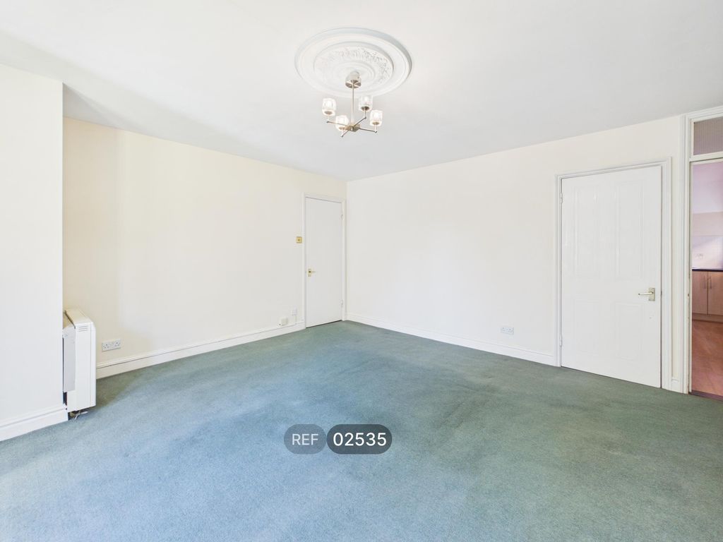 Property photo 3 of 20 Living Room