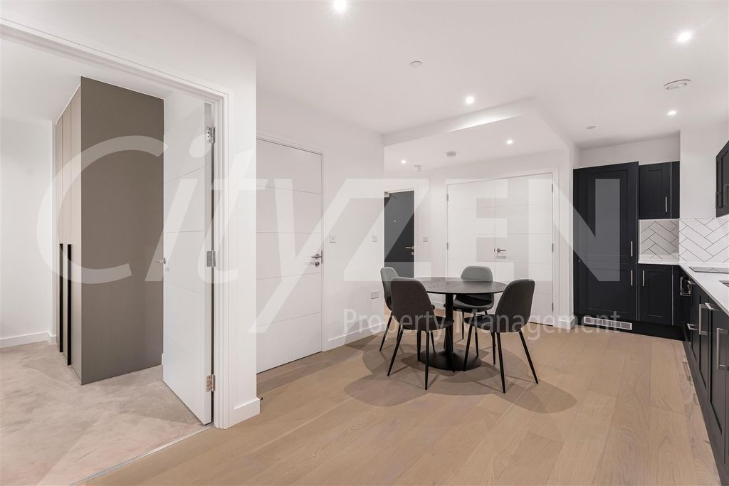 Property photo 3 of 32 Reception