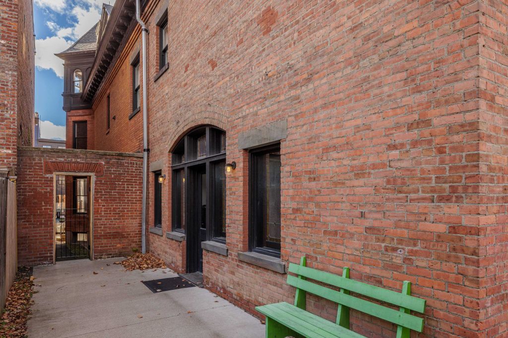 Property photo 2 of 10 <Alttext/>