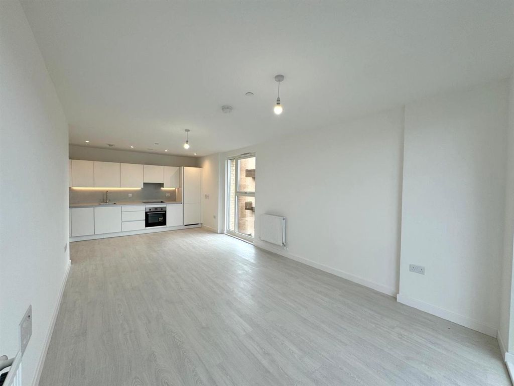 Property photo 2 of 14 Living Room Pic 3.Jpg