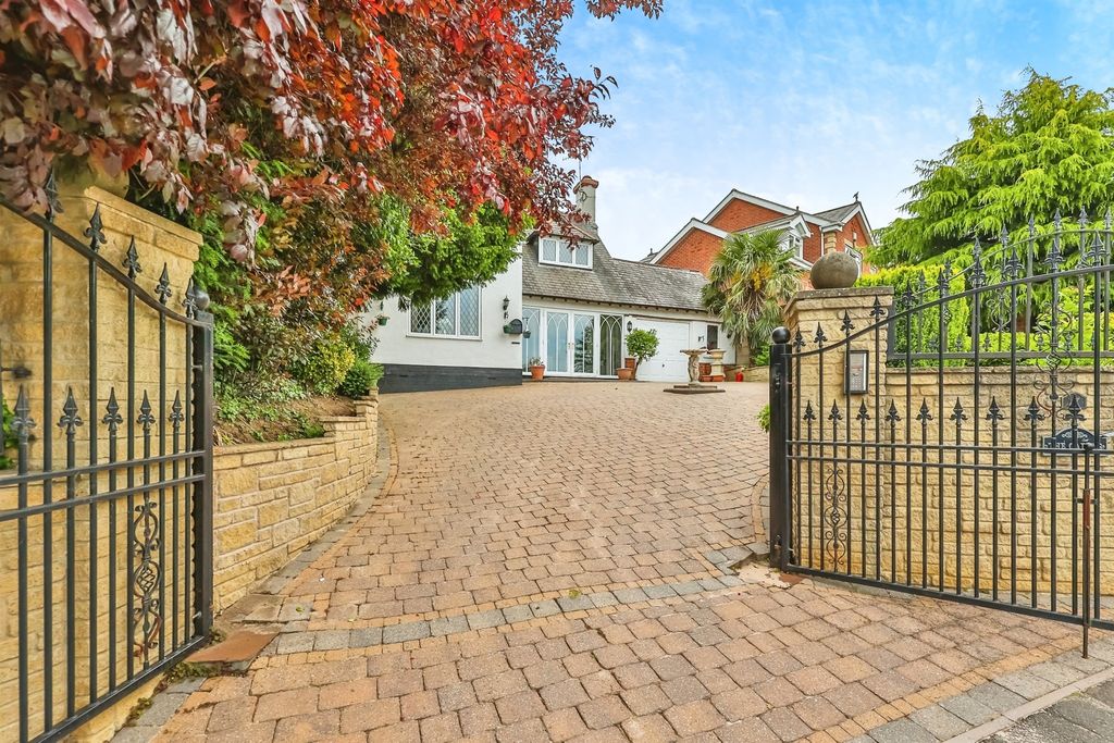 Property photo 3 of 34