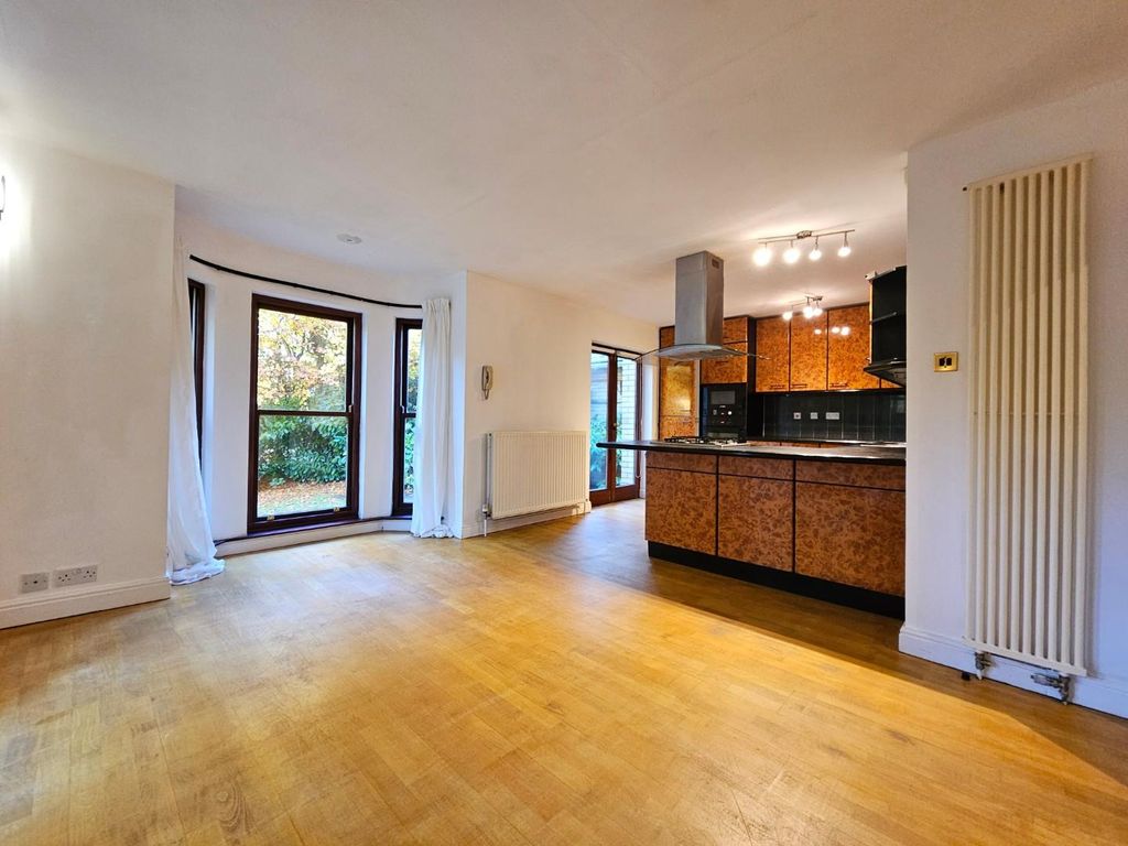 Property photo 2 of 31 Live In Dining Kitchen