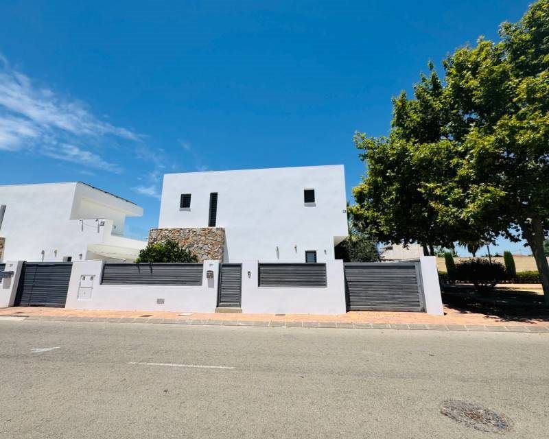 Property photo 1 of 30