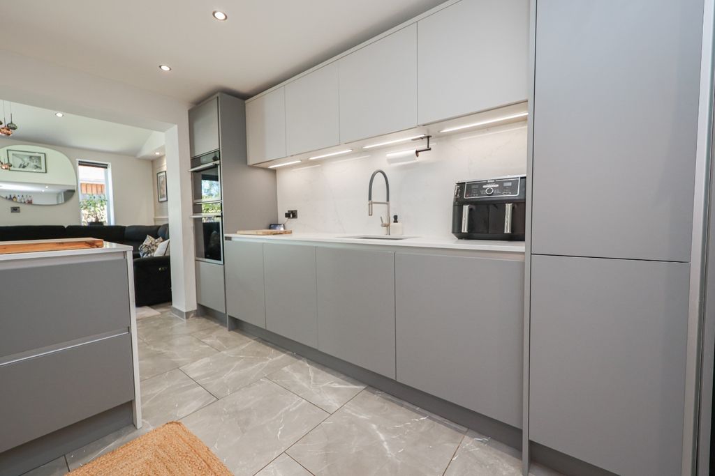 Property photo 2 of 32 5105822