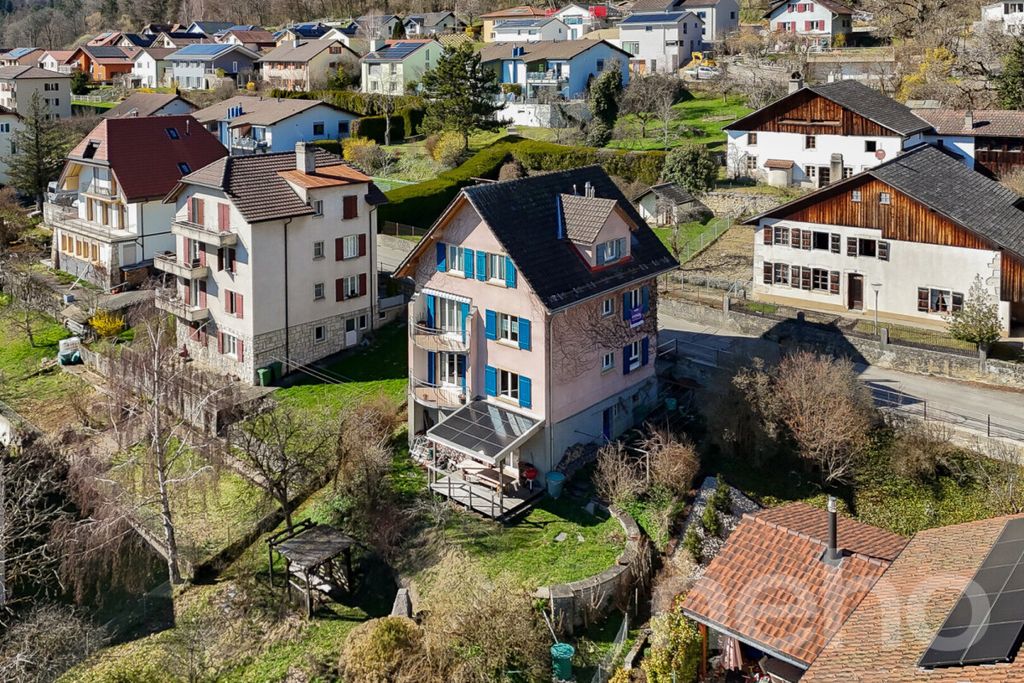 Property photo 2 of 12