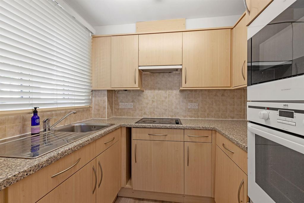 Property photo 3 of 16 07-0A8Dpdmcs1Sanderscourt (21)-Medium.Jpg