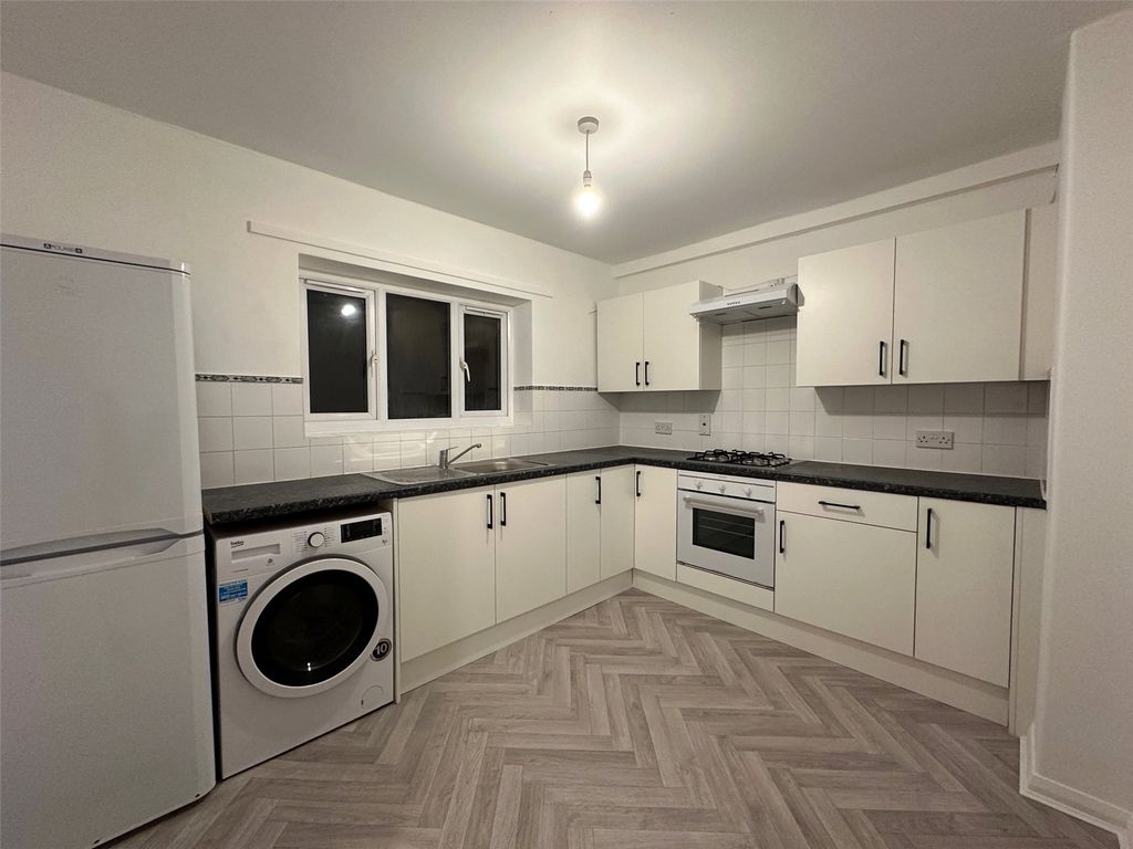 Property photo 2 of 8 Kitchen
