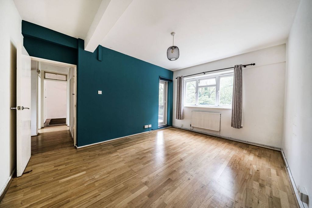 Property photo 2 of 8