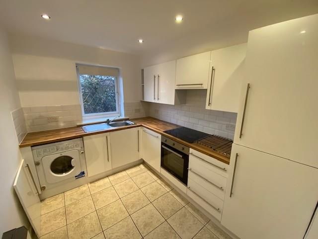 Property photo 3 of 18 Kitchen