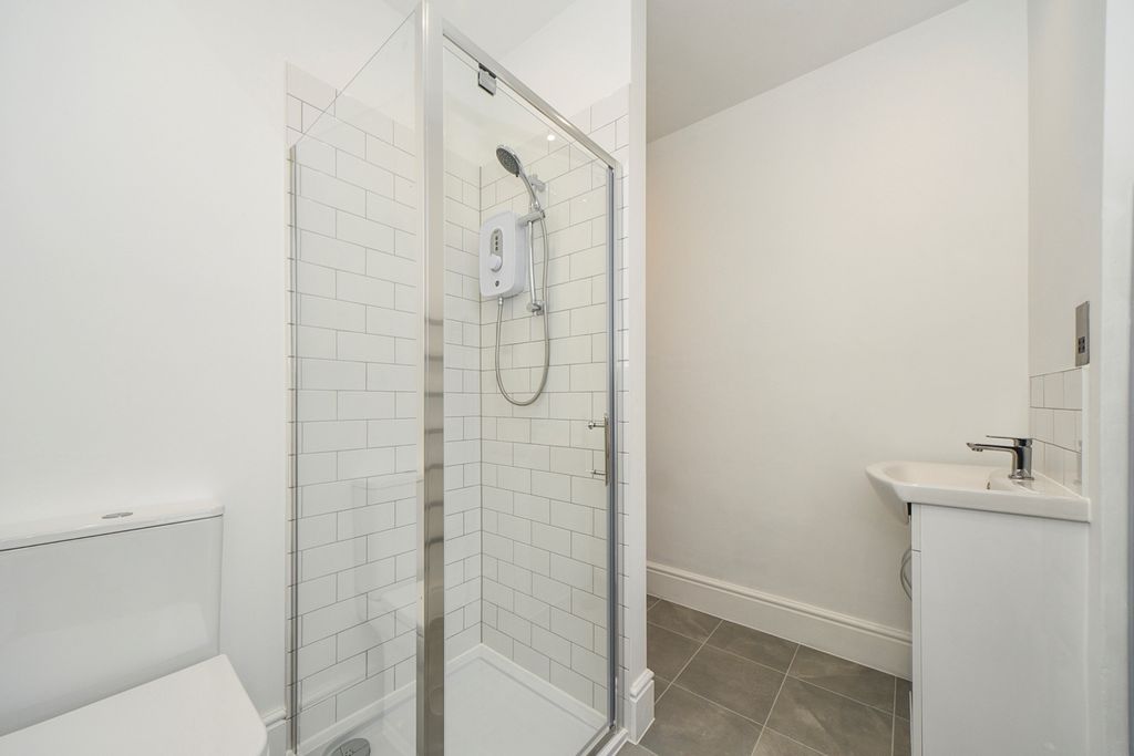 Property photo 2 of 8 Bathroom 2