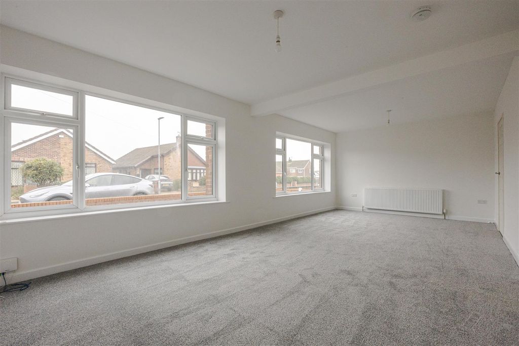 Property photo 2 of 13 Lounge