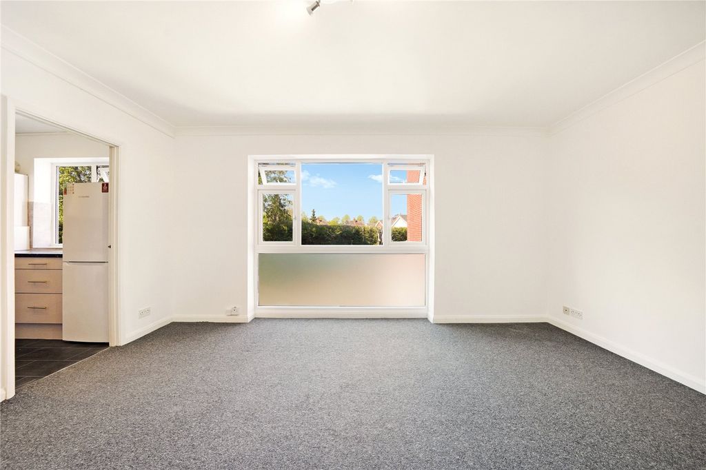 Property photo 2 of 16 Picture No. 24