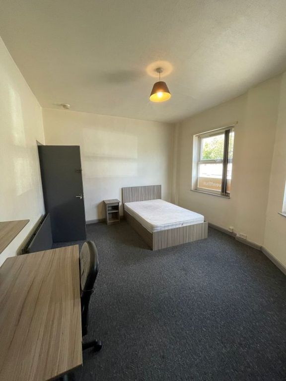 Property photo 2 of 19 8097129.Jpg