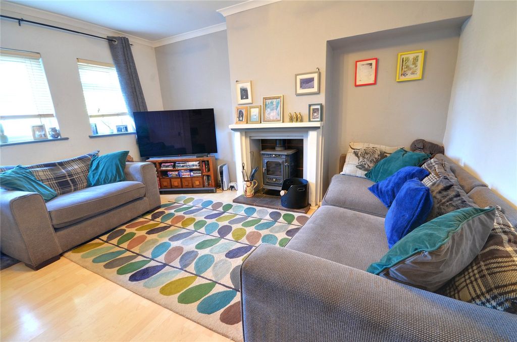 Property photo 2 of 20 Lounge