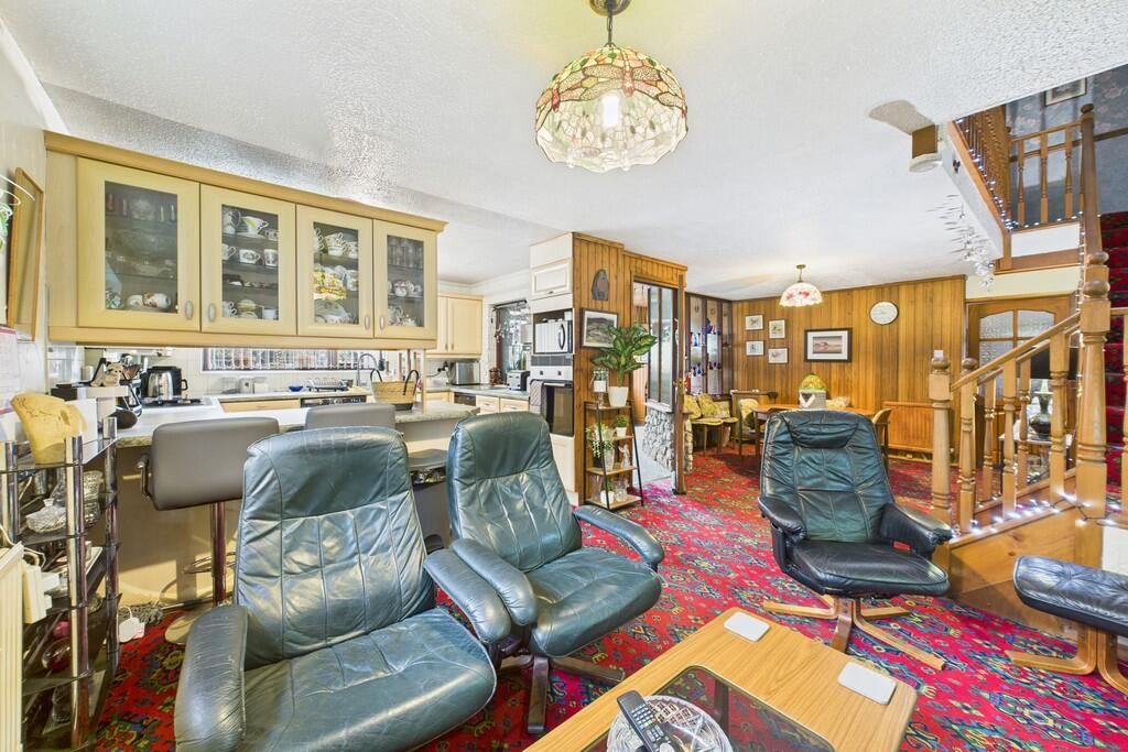 Property photo 3 of 27