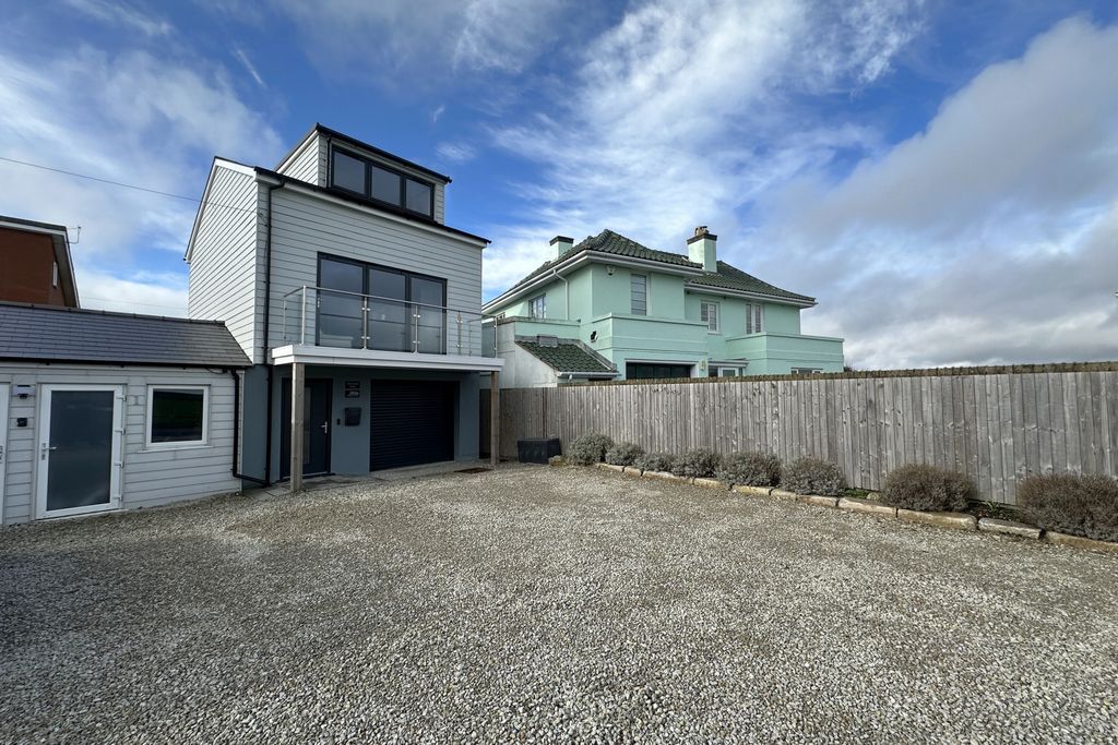 Property photo 1 of 17 Photo 6