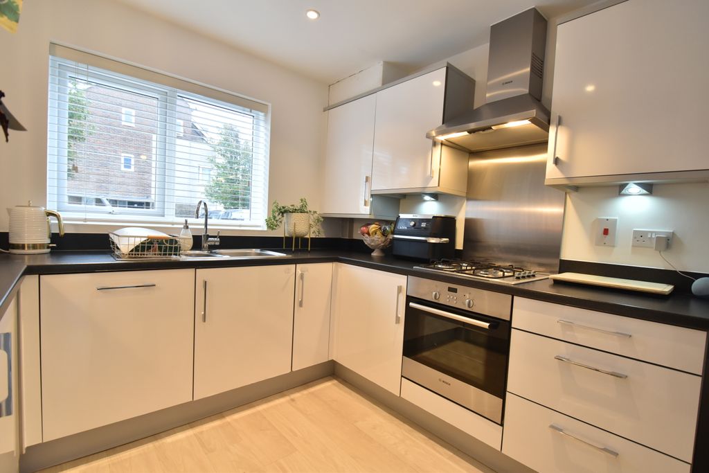 Property photo 3 of 18 Kitchen 1 2025