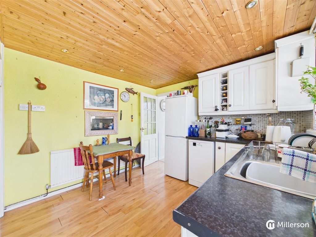 Property photo 3 of 16 Kitchen/Dining Room