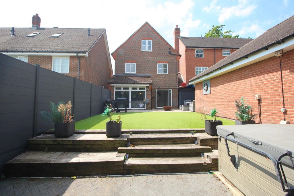 Property photo 2 of 22 Gardn 3.Jpg