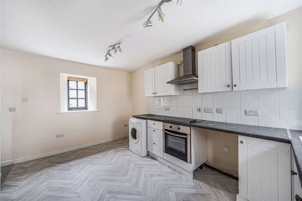 Property photo 2 of 9 Kitchen