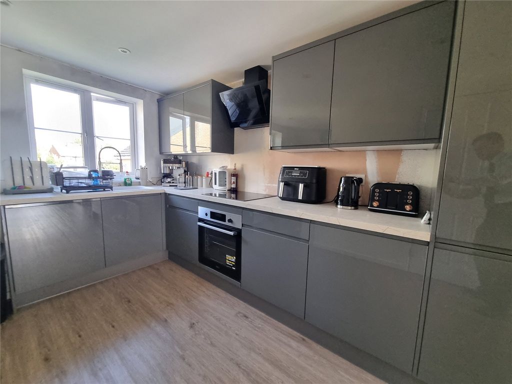 Property photo 3 of 14 Kitchen