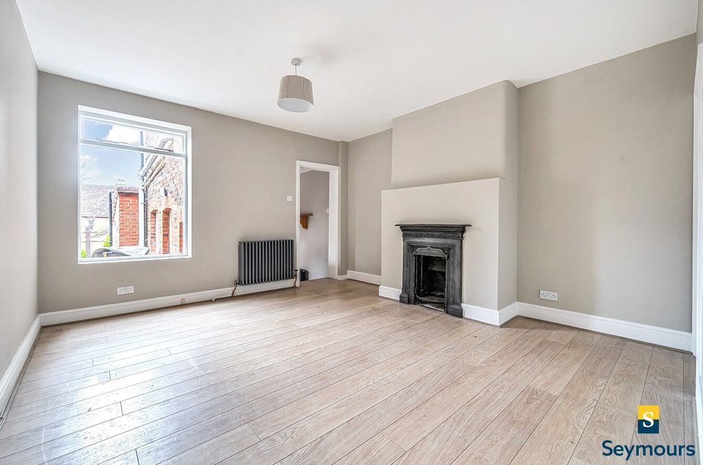 Property photo 3 of 21 Dining Room