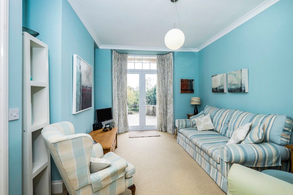 Property photo 3 of 30 Pbox-Img.Jpg
