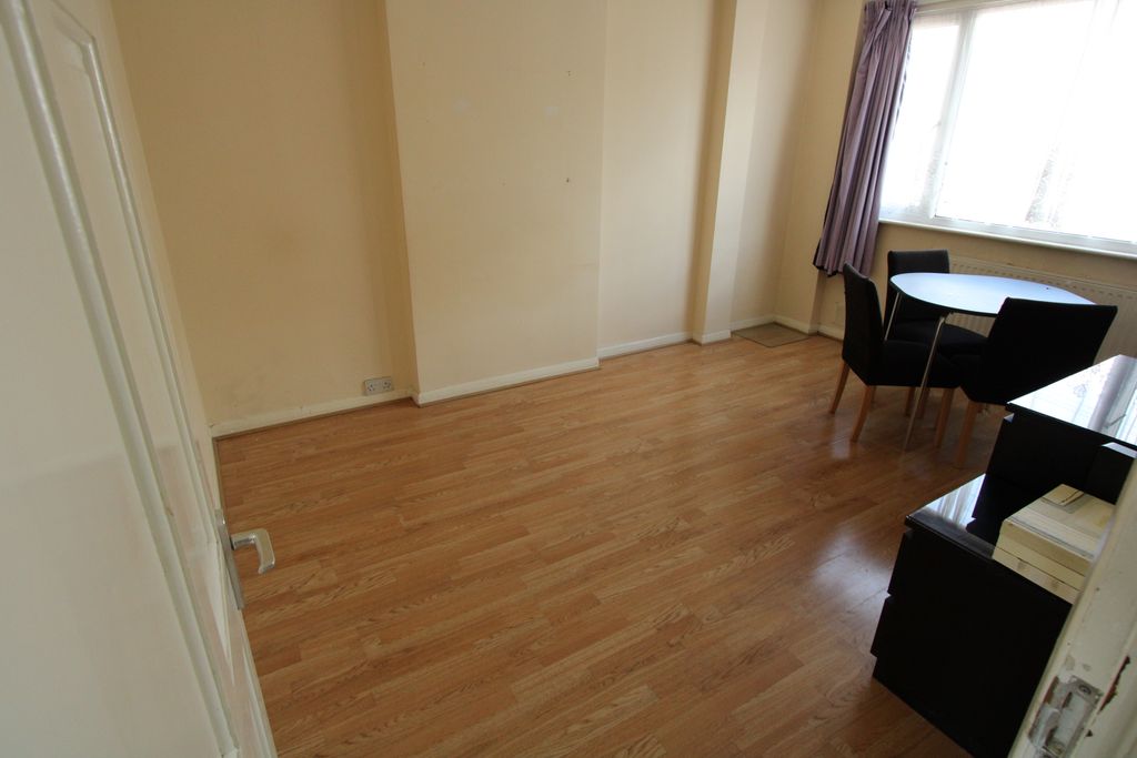 Property photo 2 of 32