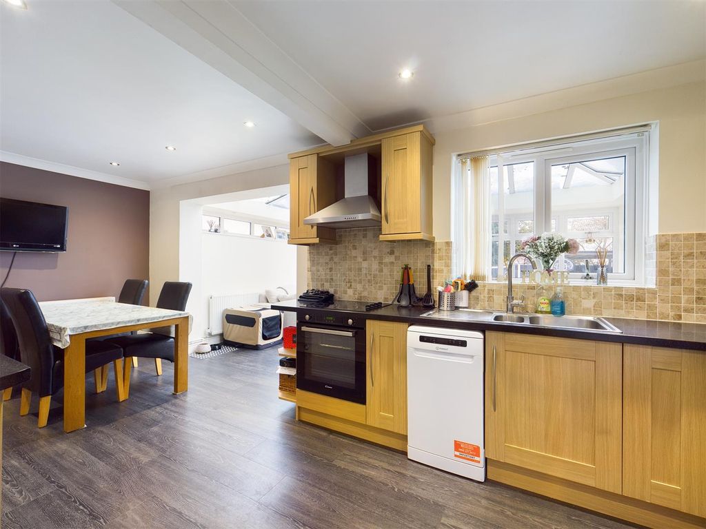 Property photo 3 of 14 Kitchen Dining Room
