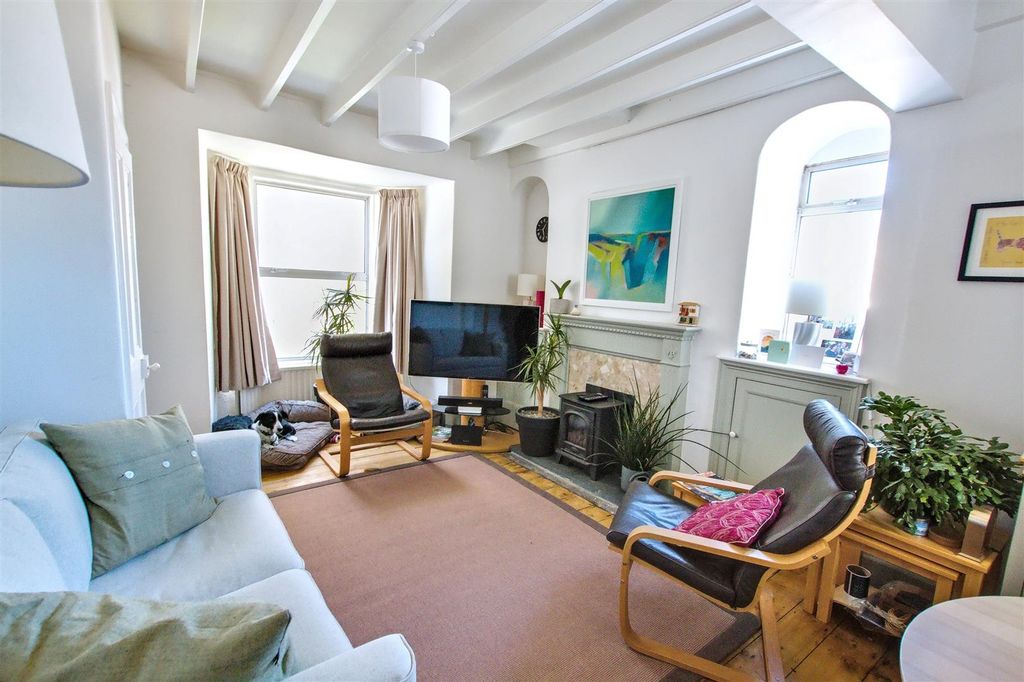 Property photo 2 of 28 Lounge/Dining Area