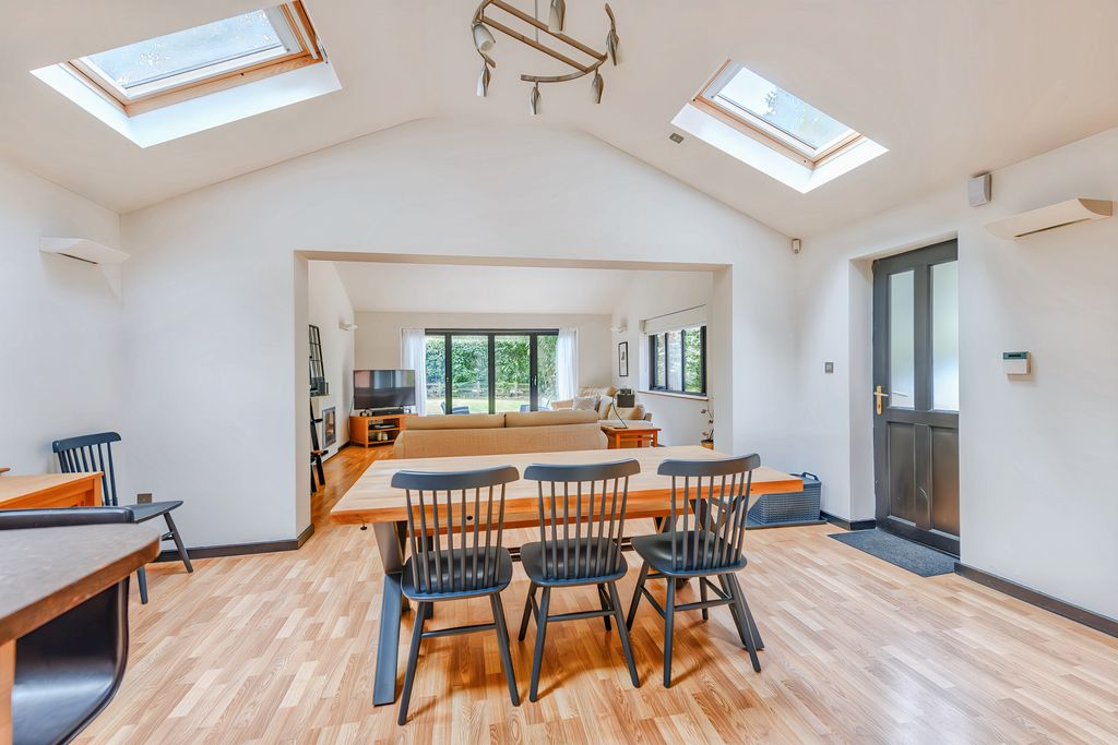 Property photo 3 of 31 Dining Area