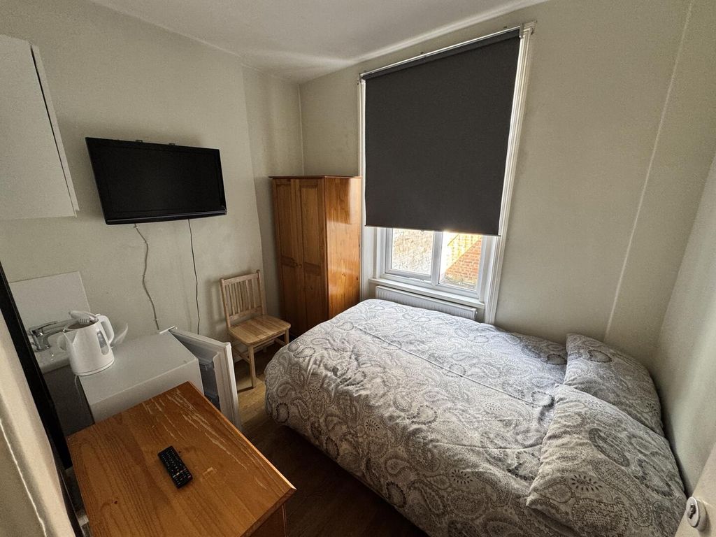 Property photo 2 of 12 Bedroom