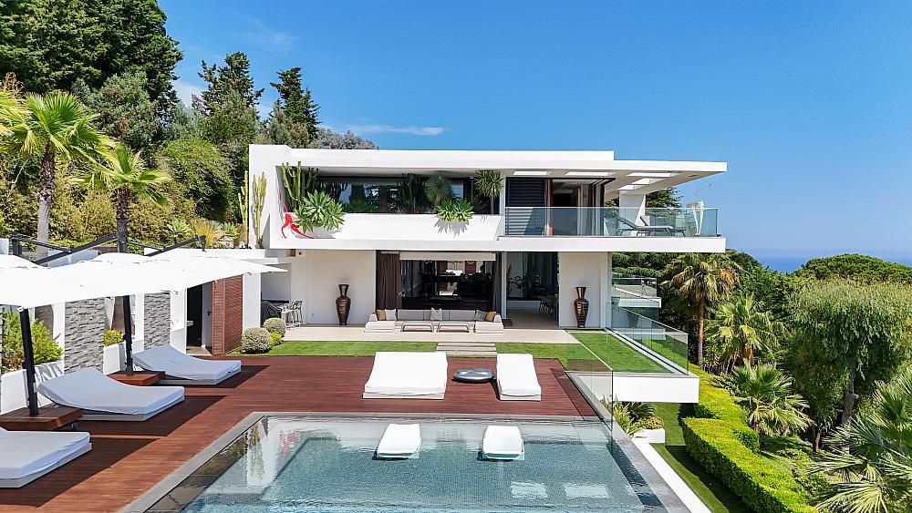 Property photo 2 of 44