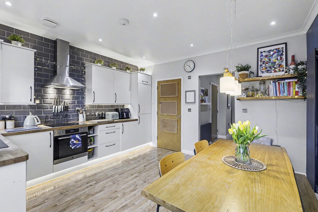 Property photo 2 of 32 Kitchen