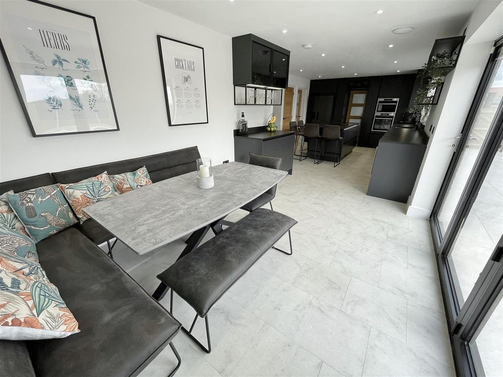 Property photo 3 of 40 Kitchen Diner