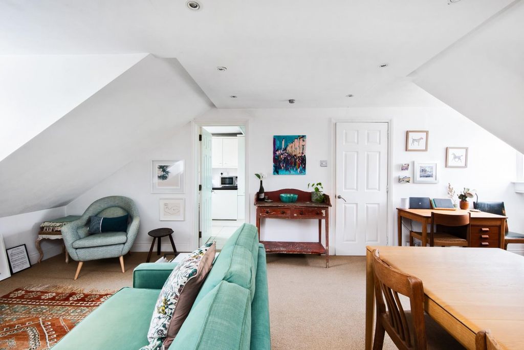 Property photo 2 of 25 Flat 5, 28, Upper East Hayes Bath, Ba1 6Lp-7.Jpg