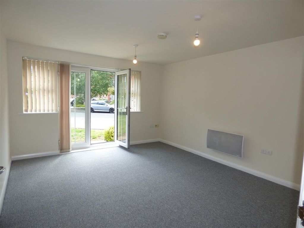 Property photo 3 of 10 18 Cowslip Meadow Lounge.Jpg