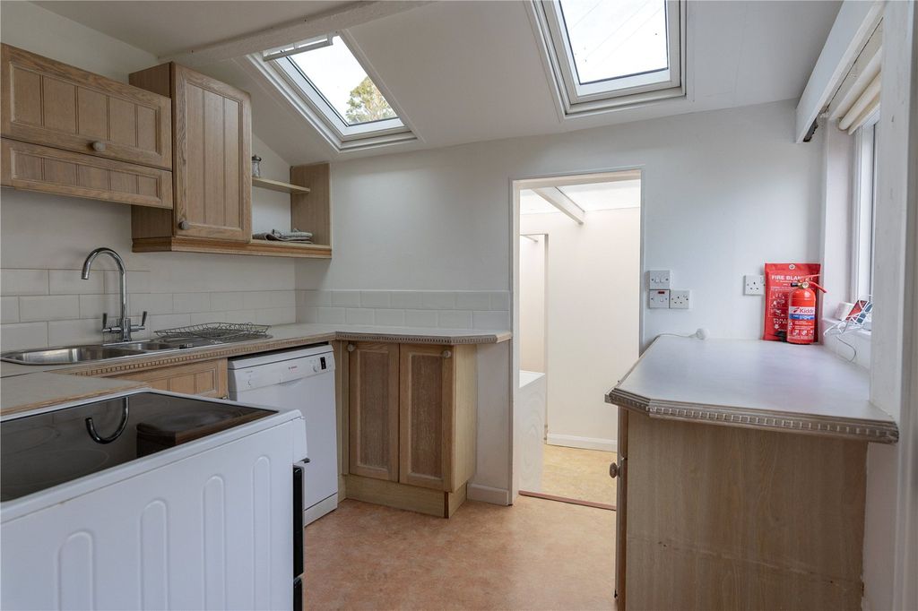 Property photo 2 of 19 Picture No. 25